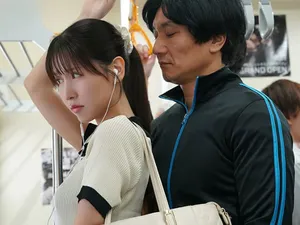 Người chồng đụ có 1 phút mỗi đêm, bà xã ra khỏi phòng thì gặp bố