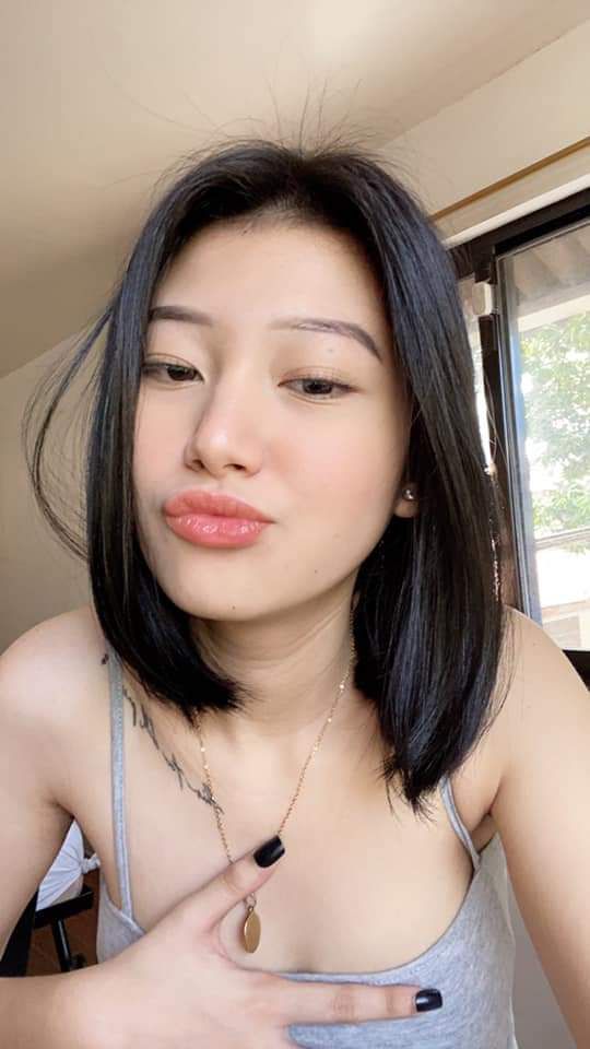 Xếp hàng Trả bài em sếp clb dễ thương trong chuyến tập huấn