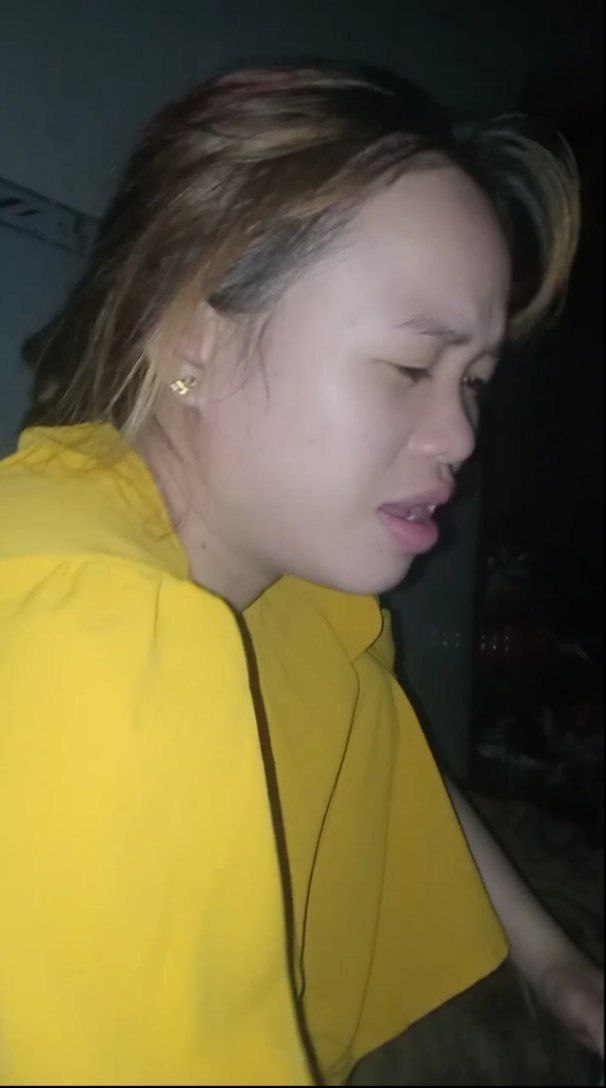 Ngày đầu đóng phim sex của cô gái tóc vàng